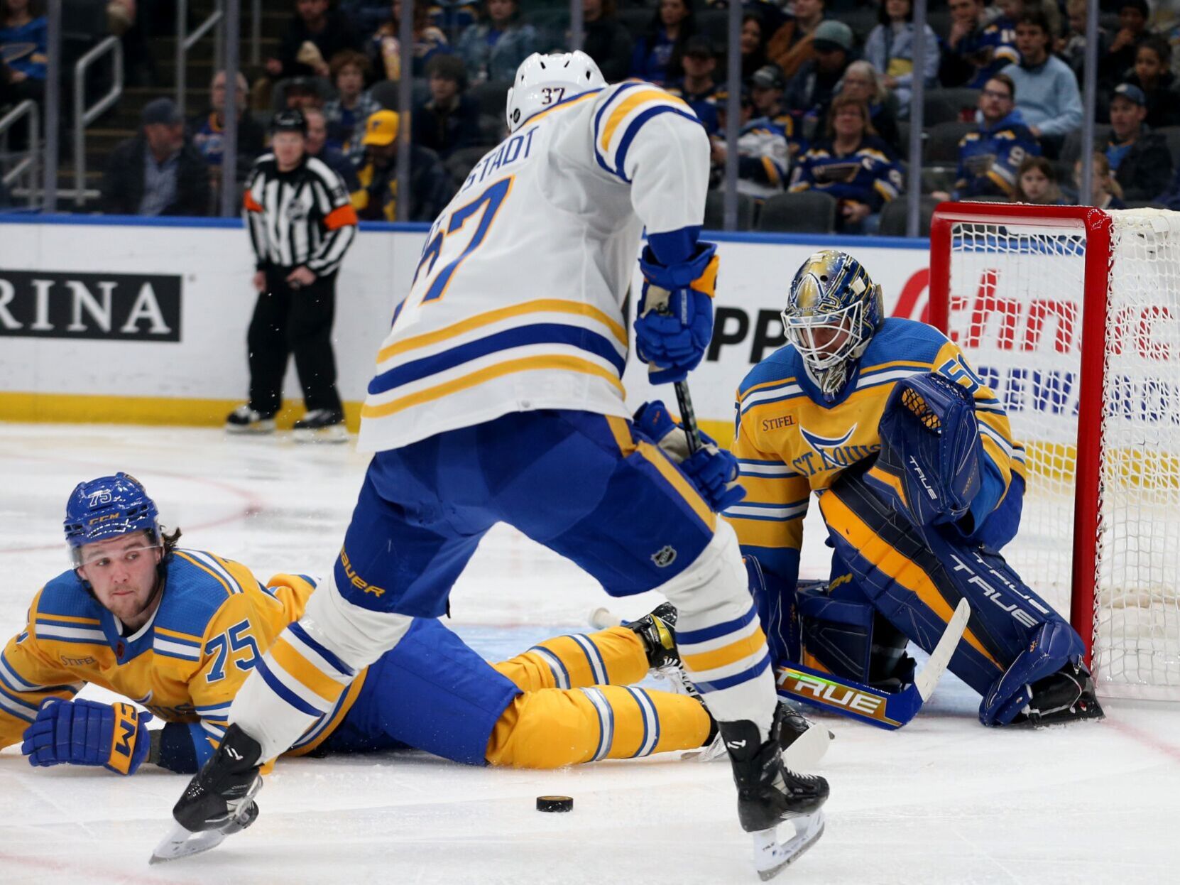 St. Louis Blues take on the Buffalo Sabres